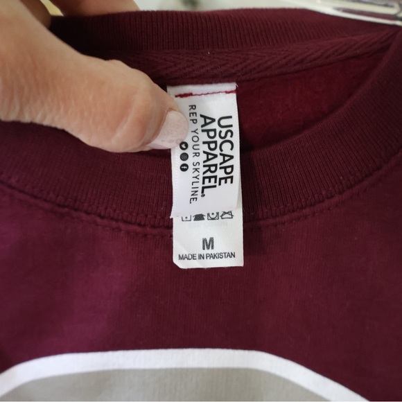 University of Chicago Uscape Women's Oversized Cropped Crew Sweatshirt - Picture 7 of 10